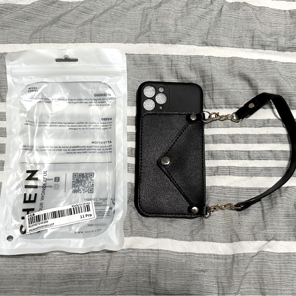 📱 NWT IPhone 11pro phone case wristlet, wallet. Black, silver, and gold.